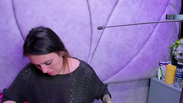 Snapshot of HornySlut69_ chatting on 03-27-26, 01:44 HornySlut69 online show from 03-27-26, 01:44