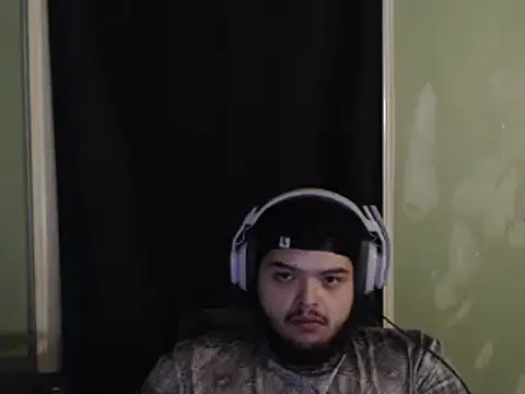 Snapshot of LatinoSized chatting on 02-14-25, 01:13 LatinoSized online show from 02-14-25, 01:13