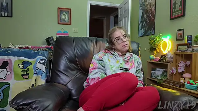 Linzy 19 online show from 01-24-25, 03:54