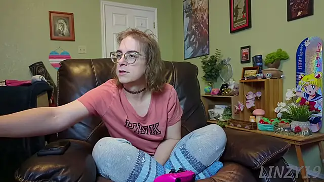 Linzy 19 online show from 01-25-25, 03:40