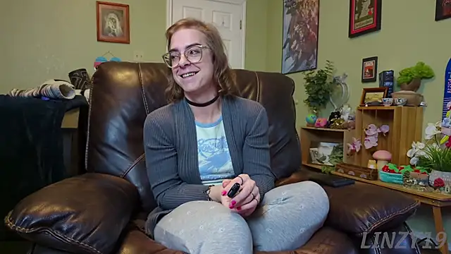 Linzy 19 online show from 01-30-25, 03:33