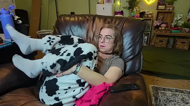 Linzy 19 online show from 01-31-25, 04:14