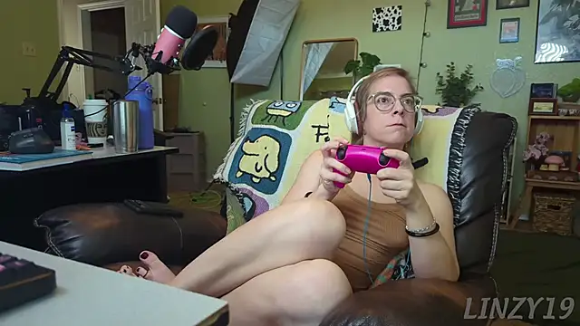 Linzy 19 online show from 03-01-25, 09:37