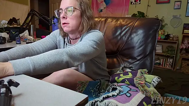 Linzy 19 online show from 03-18-25, 02:25