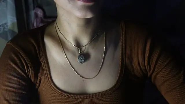 Snapshot of -AyeshaSinghania- chatting on 11-01-25, 08:38 -AyeshaSinghania- online show from 11-01-25, 08:38