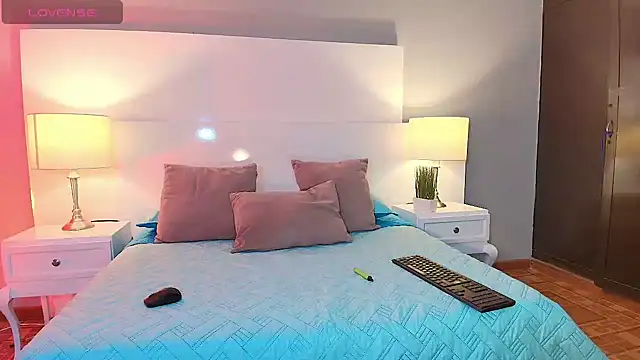 emily roberts1 online show from 09-18-25, 10:12