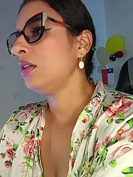 Snapshot of Alizon_1 chatting on 07-04-26, 06:58 Alizon 1 online show from 07-04-26, 06:58
