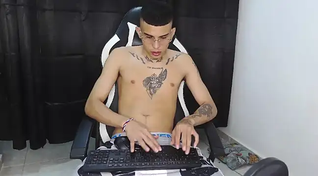 hot king20 online show from 03-08-25, 04:23