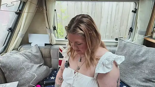 British  Rosie online show from 05-15-26, 07:59