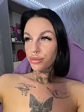 Snapshot of angel_devil_forever chatting on 06-17-26, 10:21 angel devil forever online show from 06-17-26, 10:21