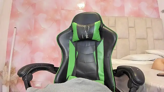 aida rose  online show from 10-31-25, 06:09