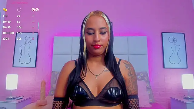 Snapshot of charlotte_kisss chatting on 07-16-26, 05:19 charlotte kisss online show from 07-16-26, 05:19