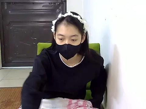 Snapshot of DA-EUN chatting on 12-21-24, 02:41 DA-EUN online show from 12-21-24, 02:41