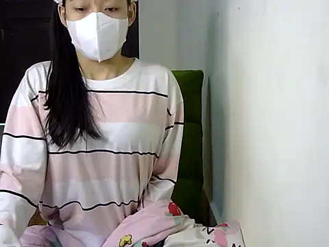 Snapshot of DA-EUN chatting on 12-23-24, 04:33 DA-EUN online show from 12-23-24, 04:33