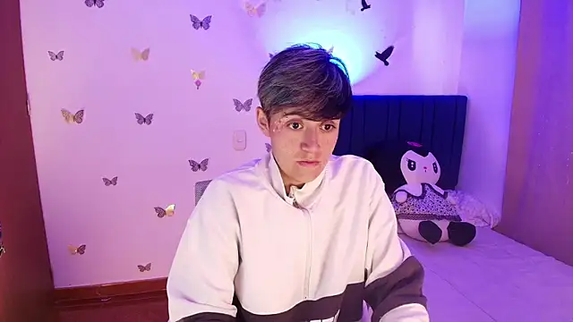 9 Fernanda 9 online show from 11-18-25, 12:20