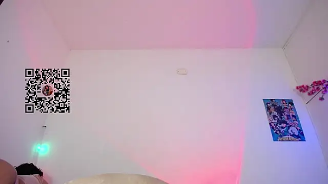 Snapshot of lou_cute chatting on 07-24-26, 06:50 lou cute online show from 07-24-26, 06:50