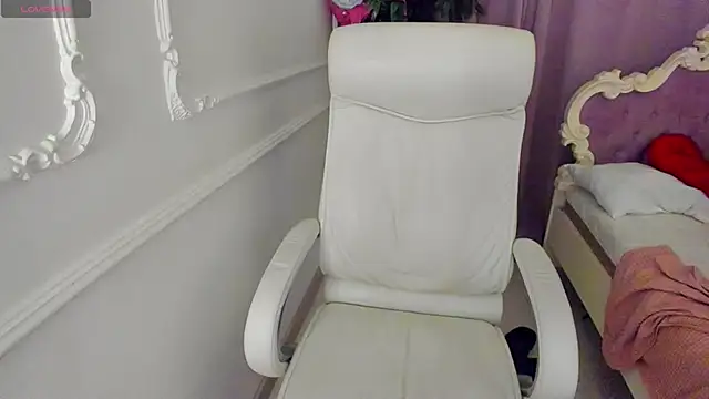 Snapshot of Lily_Marlin chatting on 06-05-26, 02:40 Lily Marlin online show from 06-05-26, 02:40