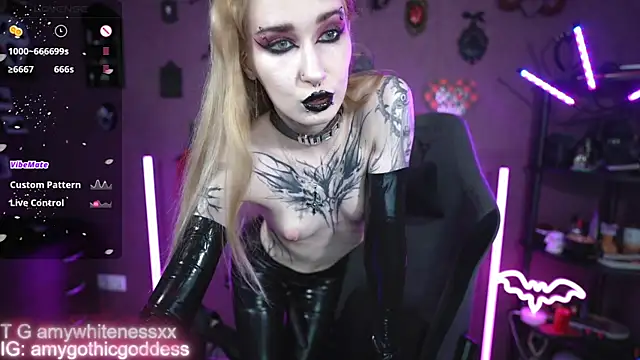 Snapshot of amywhitenessxx chatting on 06-07-26, 11:14 amywhitenessxx online show from 06-07-26, 11:14