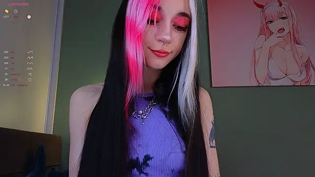 Snapshot of TristaRoht chatting on 12-09-24, 03:11 TristaRoht online show from 12-09-24, 03:11