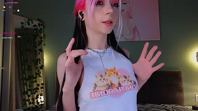 Snapshot of TristaRoht chatting on 12-20-24, 09:17 TristaRoht online show from 12-20-24, 09:17