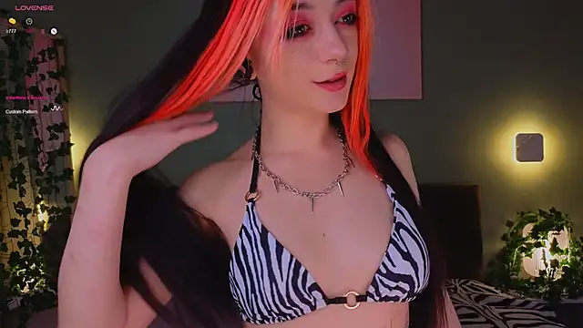 Snapshot of TristaRoht chatting on 01-19-25, 06:32 TristaRoht online show from 01-19-25, 06:32