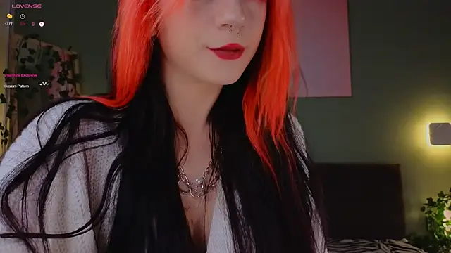 Snapshot of TristaRoht chatting on 01-31-25, 03:22 TristaRoht online show from 01-31-25, 03:22