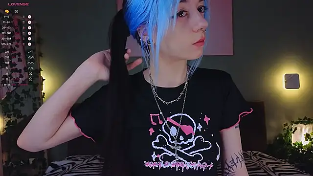 Snapshot of TristaRoht chatting on 02-23-25, 01:10 TristaRoht online show from 02-23-25, 01:10