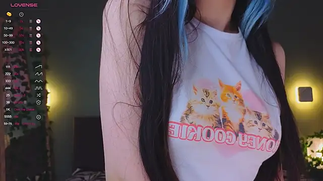 Snapshot of TristaRoht chatting on 03-10-25, 05:18 TristaRoht online show from 03-10-25, 05:18