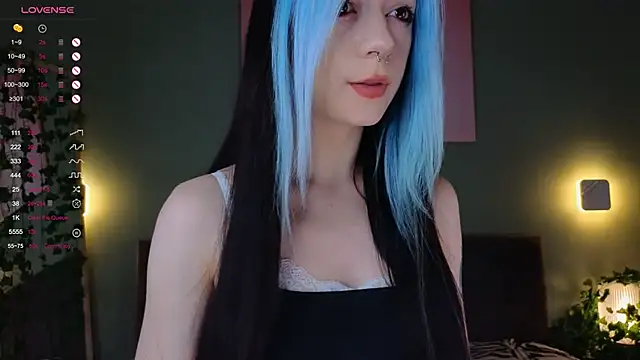 Snapshot of TristaRoht chatting on 03-13-25, 01:40 TristaRoht online show from 03-13-25, 01:40