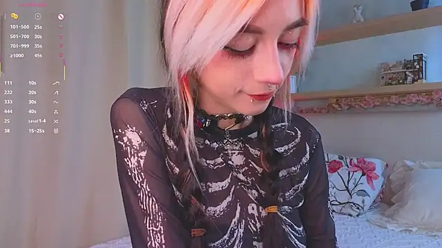 Snapshot of TristaRoht chatting on 09-19-25, 03:13 TristaRoht online show from 09-19-25, 03:13