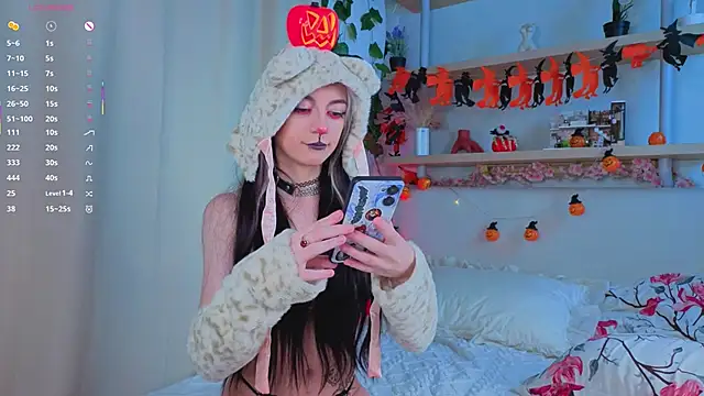 Snapshot of TristaRoht chatting on 10-31-25, 03:02 TristaRoht online show from 10-31-25, 03:02