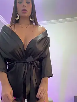 Snapshot of Mau_White chatting on 12-04-24, 05:00 Mau White online show from 12-04-24, 05:00