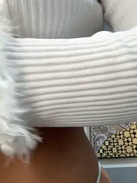 Snapshot of Mau_White chatting on 12-08-24, 05:33 Mau White online show from 12-08-24, 05:33