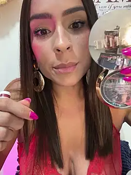 Snapshot of Mau_White chatting on 12-17-24, 11:38 Mau White online show from 12-17-24, 11:38