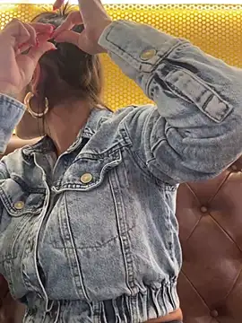 Snapshot of Mau_White chatting on 12-27-24, 12:50 Mau White online show from 12-27-24, 12:50