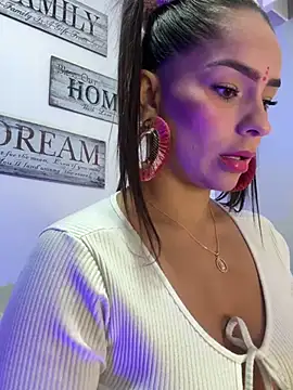 Snapshot of Mau_White chatting on 01-05-25, 01:35 Mau White online show from 01-05-25, 01:35