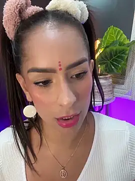 Snapshot of Mau_White chatting on 01-05-25, 04:36 Mau White online show from 01-05-25, 04:36