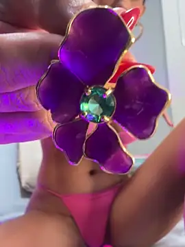 Snapshot of Mau_White chatting on 01-09-25, 11:45 Mau White online show from 01-09-25, 11:45