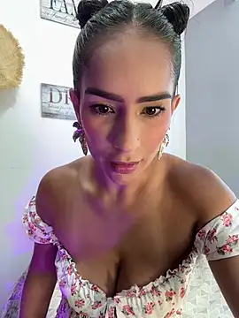 Snapshot of Mau_White chatting on 01-21-25, 05:20 Mau White online show from 01-21-25, 05:20