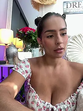 Snapshot of Mau_White chatting on 01-21-25, 08:21 Mau White online show from 01-21-25, 08:21