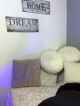 Snapshot of Mau_White chatting on 01-25-25, 11:43 Mau White online show from 01-25-25, 11:43