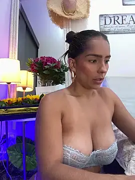 Snapshot of Mau_White chatting on 01-26-25, 07:20 Mau White online show from 01-26-25, 07:20