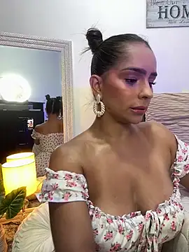 Snapshot of Mau_White chatting on 03-06-25, 10:15 Mau White online show from 03-06-25, 10:15