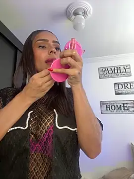 Snapshot of Mau_White chatting on 03-09-25, 07:59 Mau White online show from 03-09-25, 07:59