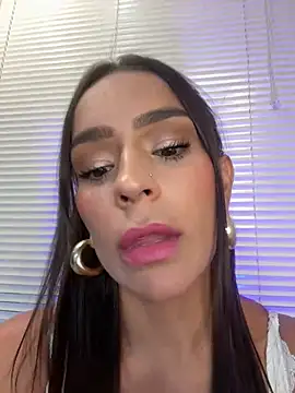 Snapshot of Mau_White chatting on 03-12-25, 12:42 Mau White online show from 03-12-25, 12:42