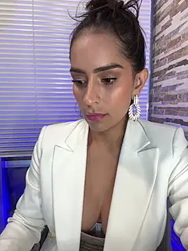 Snapshot of Mau_White chatting on 03-13-25, 01:43 Mau White online show from 03-13-25, 01:43