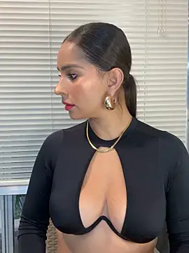 Snapshot of Mau_White chatting on 09-10-25, 12:32 Mau White online show from 09-10-25, 12:32