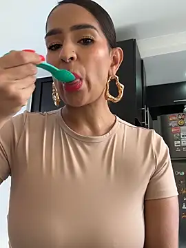 Snapshot of Mau_White chatting on 09-14-25, 09:25 Mau White online show from 09-14-25, 09:25