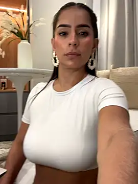 Snapshot of Mau_White chatting on 12-04-25, 09:23 Mau White online show from 12-04-25, 09:23