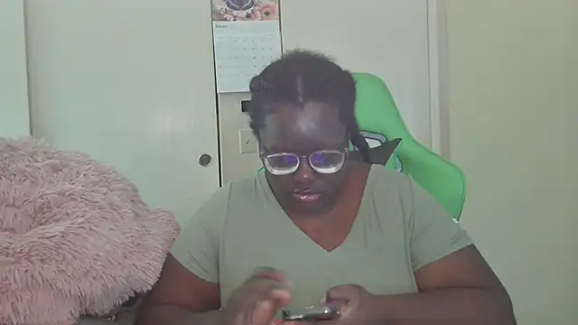 Snapshot of Yagurl__west chatting on 01-13-25, 09:09 Yagurl west online show from 01-13-25, 09:09